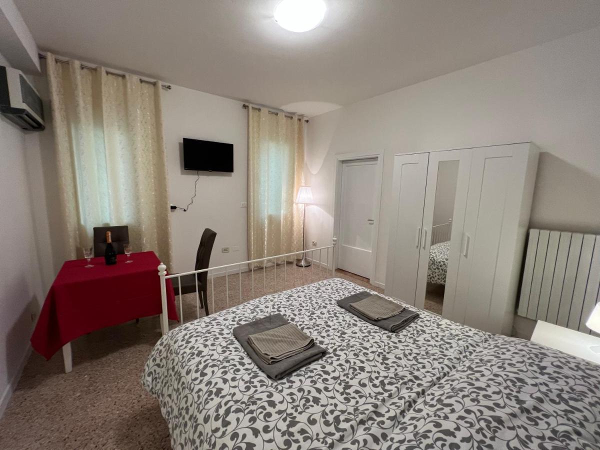 Casa Roma Rooms& Apartmens ปาโดวา ภายนอก รูปภาพ