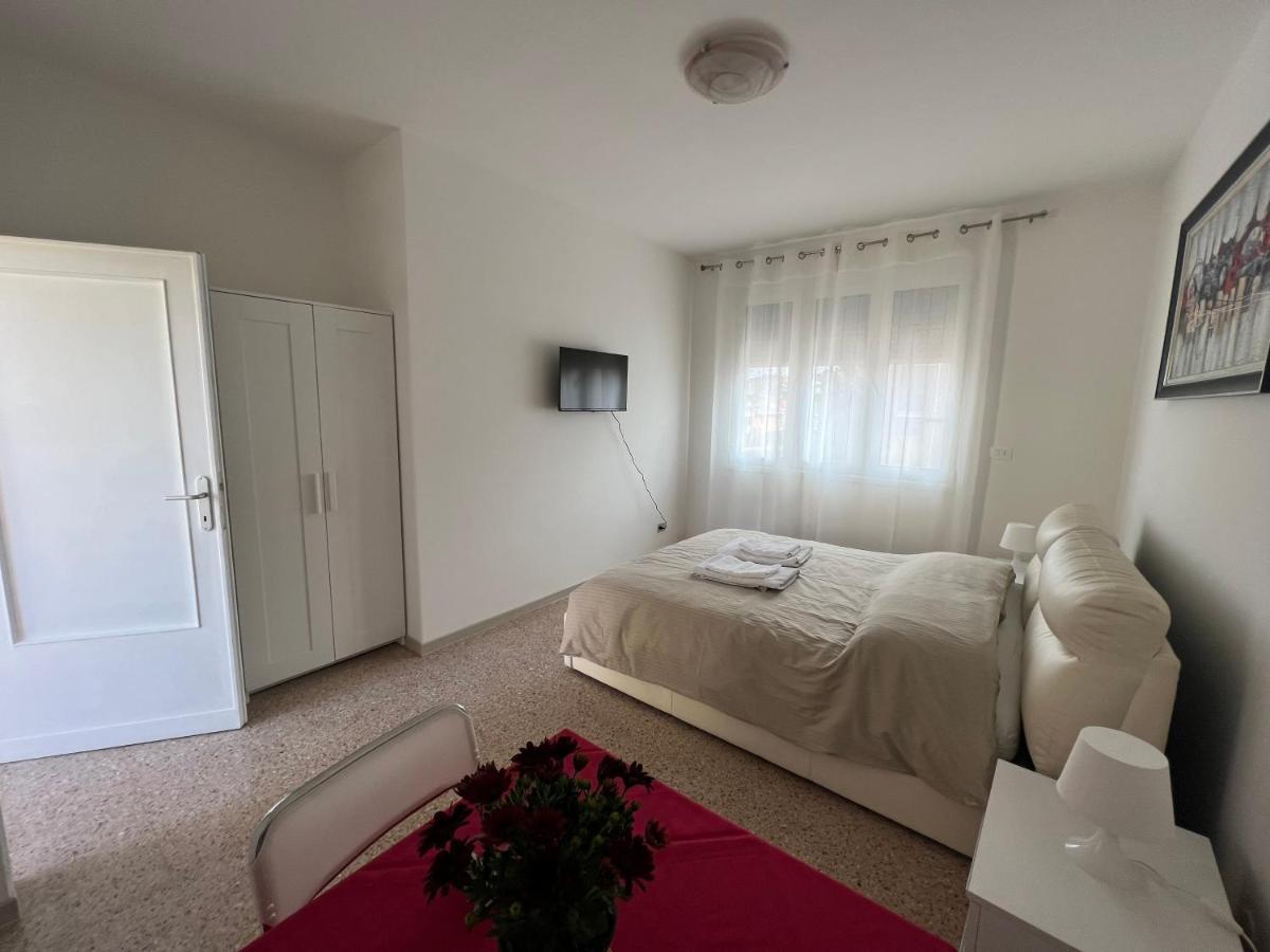 Casa Roma Rooms& Apartmens ปาโดวา ภายนอก รูปภาพ