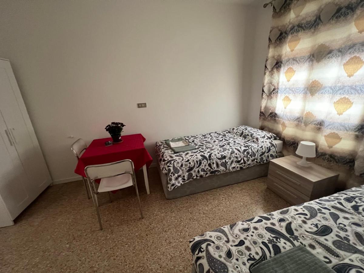 Casa Roma Rooms& Apartmens ปาโดวา ภายนอก รูปภาพ